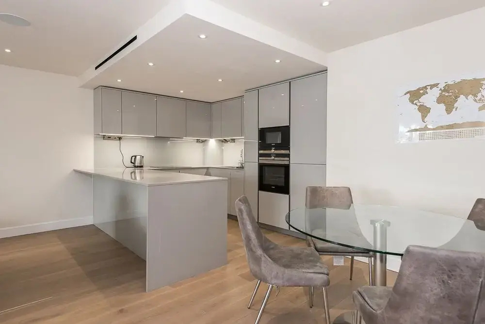 LUXURY Apartment Next to London RAF Museum