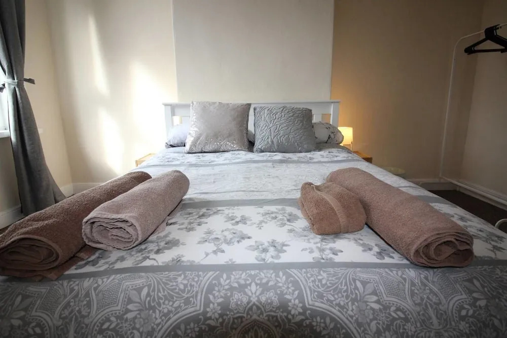 2 Bedroom Family Home near Leeds City Center