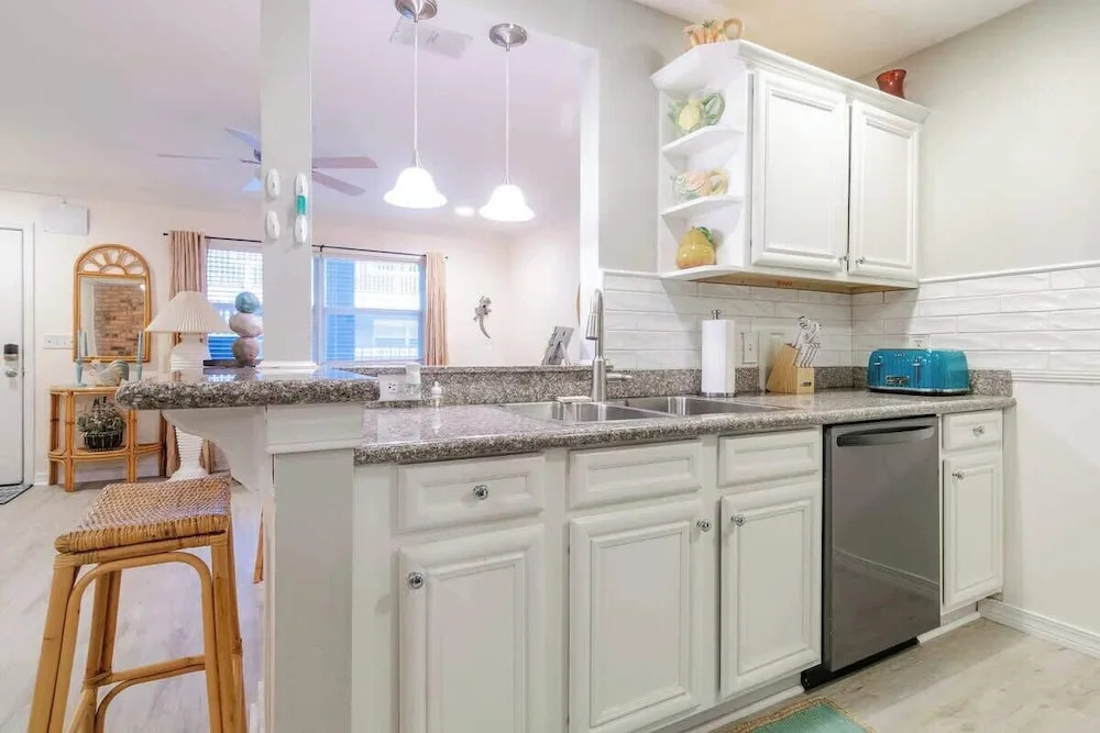 Cypress Cove 103 - Beautiful 1 Bedroom 1 Bath Beachfront Condo in Biloxi