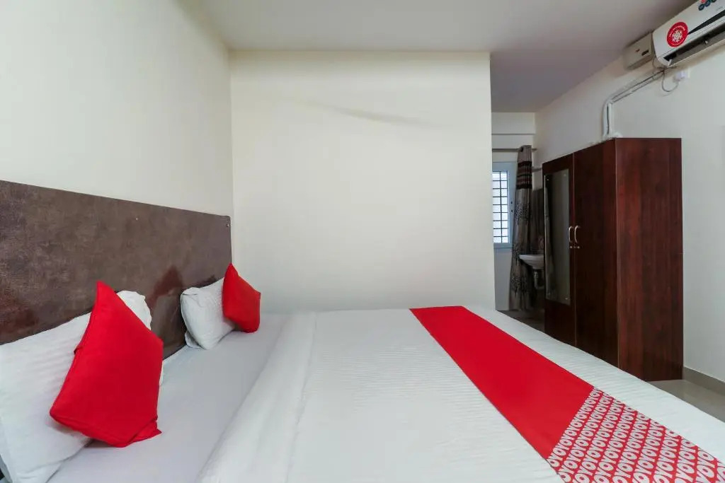 OYO 65927 Balaji Grand Inn