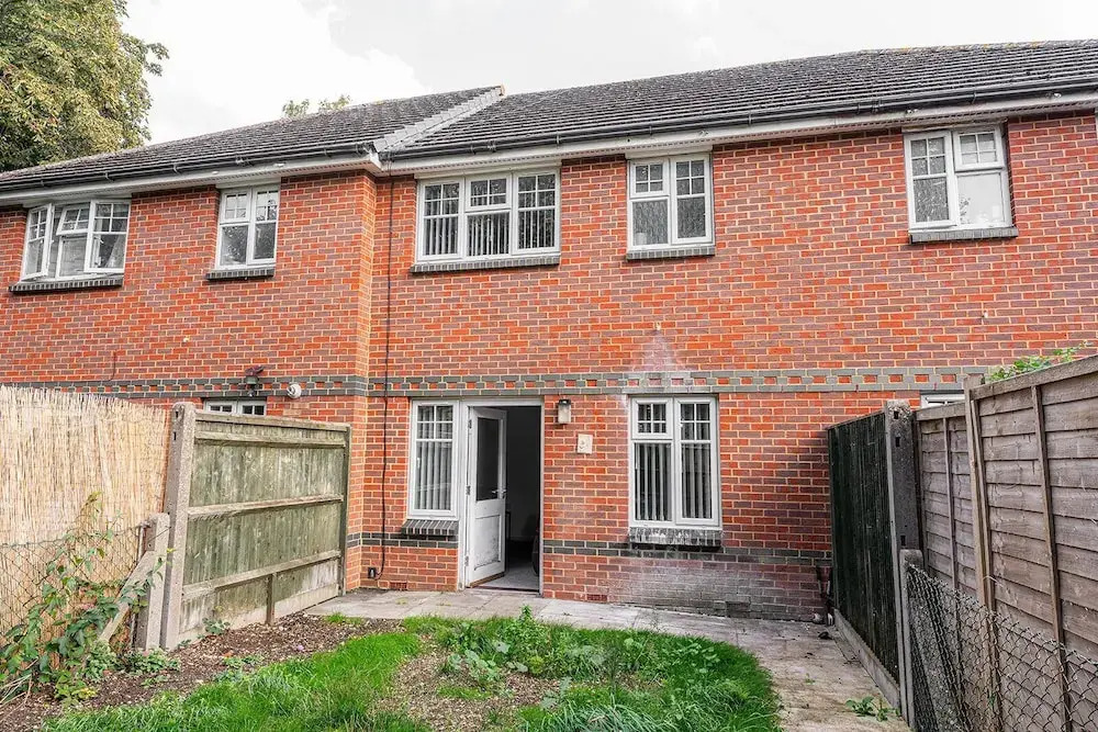Modern 2-bed Home With Driveway Basingstoke
