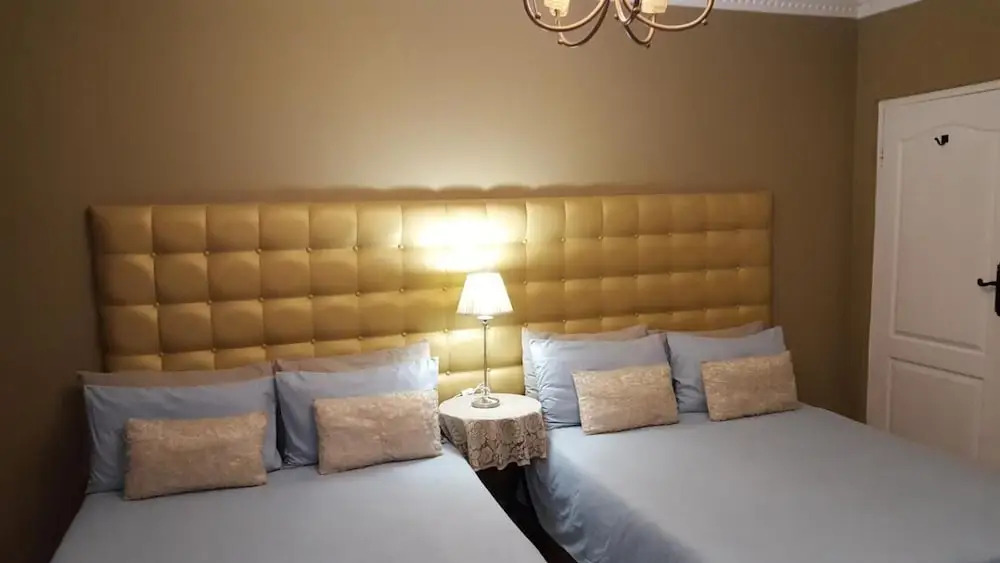 Savoy Lodge - Nice Budget Triple Room 2