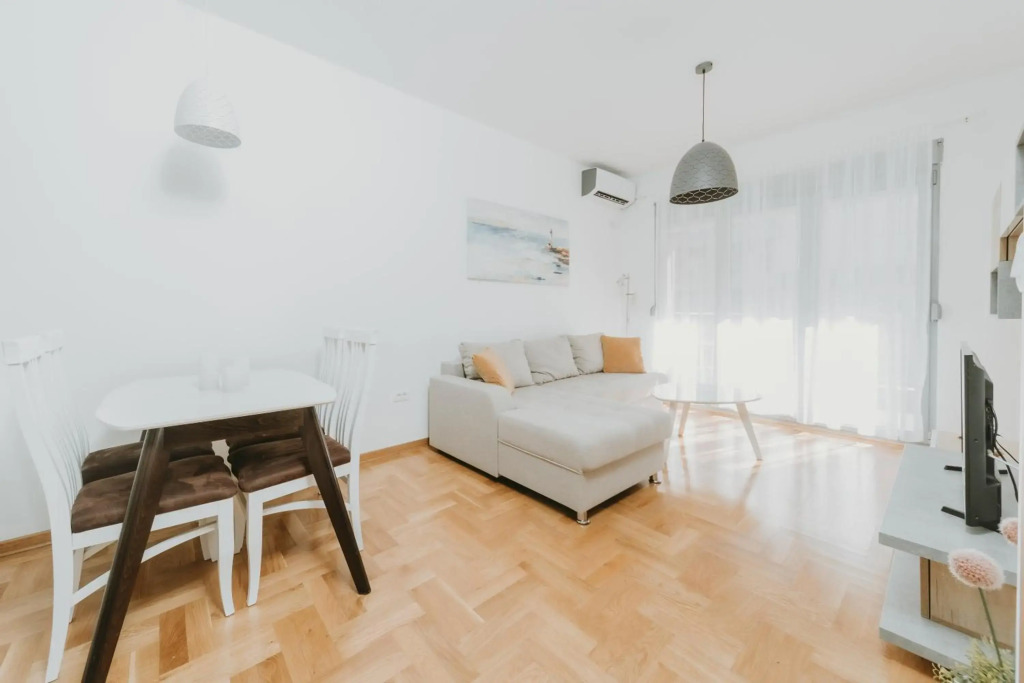 Spacious Modern New 48 m2 flat + free parking