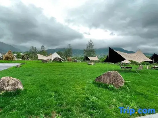 Yilong An'yun Hongcun  Wild Luxury Resort