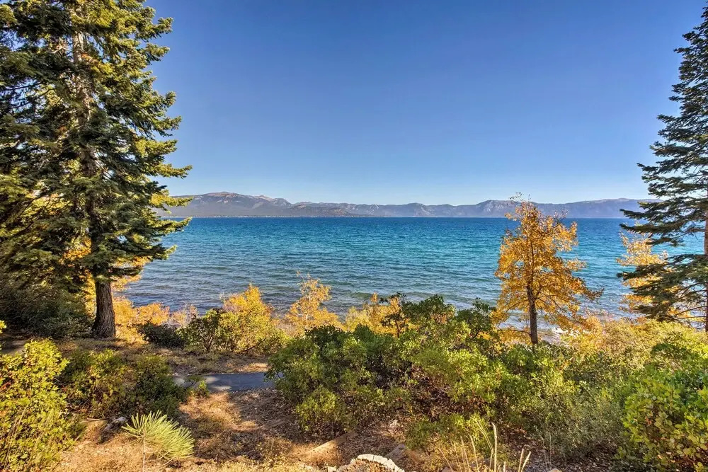 11 Mi to Palisades Tahoe: Lakefront Home w/ View!