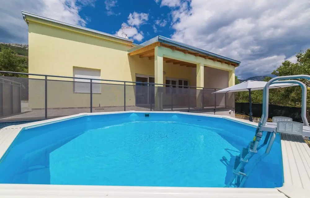 Three-Bedroom Holiday Home In Kastel Stari