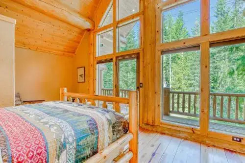 Skiing Bear Chalet