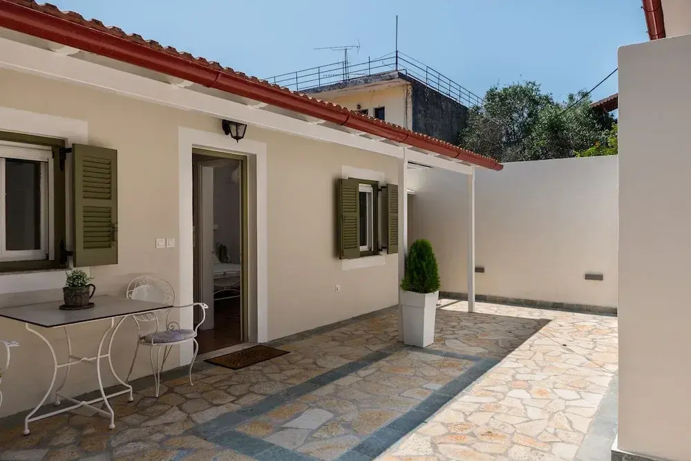 ALS Holiday Houses by Konnect, 900m from Ipsos Beach