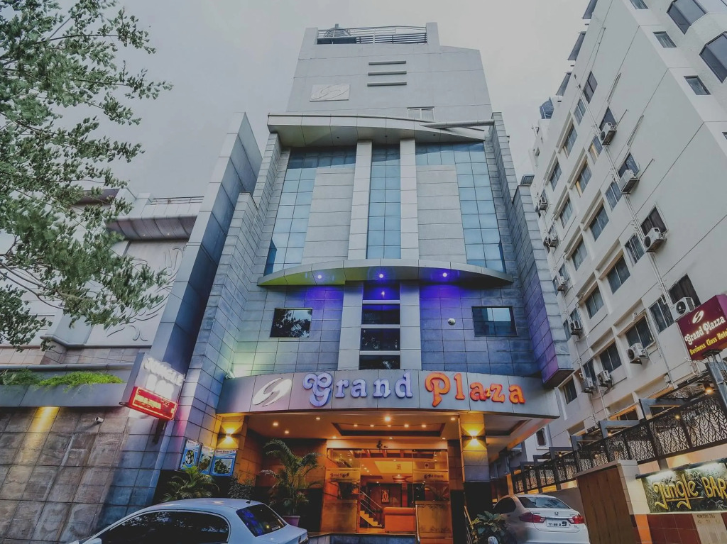 Super OYO Capital O 37664 Hotel Grand Plaza