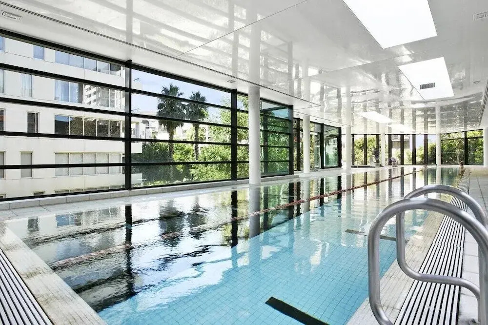 HAZEL Quite Chapel St Beauty. Pool + Gym + Car