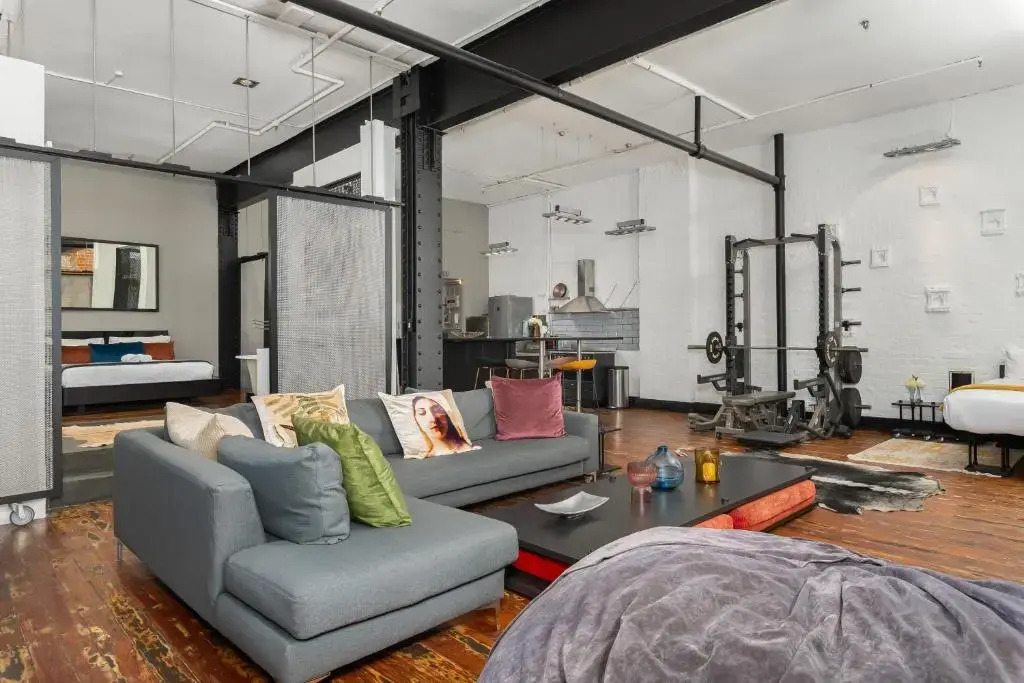 Wolroy House Apartments