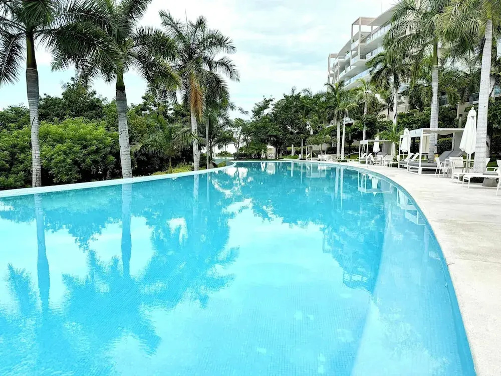 Luxury 2BR Bolongo Ocean View Private Beach