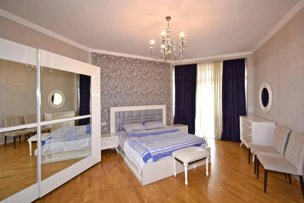 Northern Avenue 2 bedroom Modern Apartment With Balcony HH570
