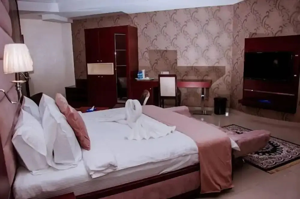 Mont Kalm Hotel and Suites