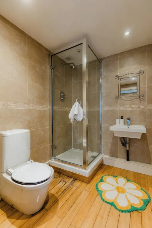 Platform Avenues 5 Bed House