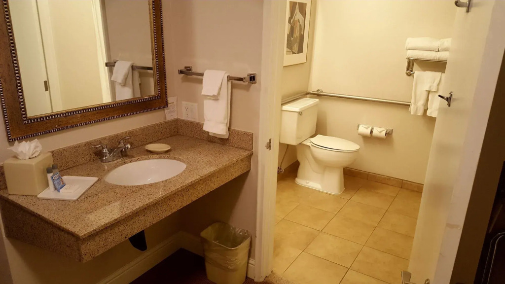 Inn at the Commons