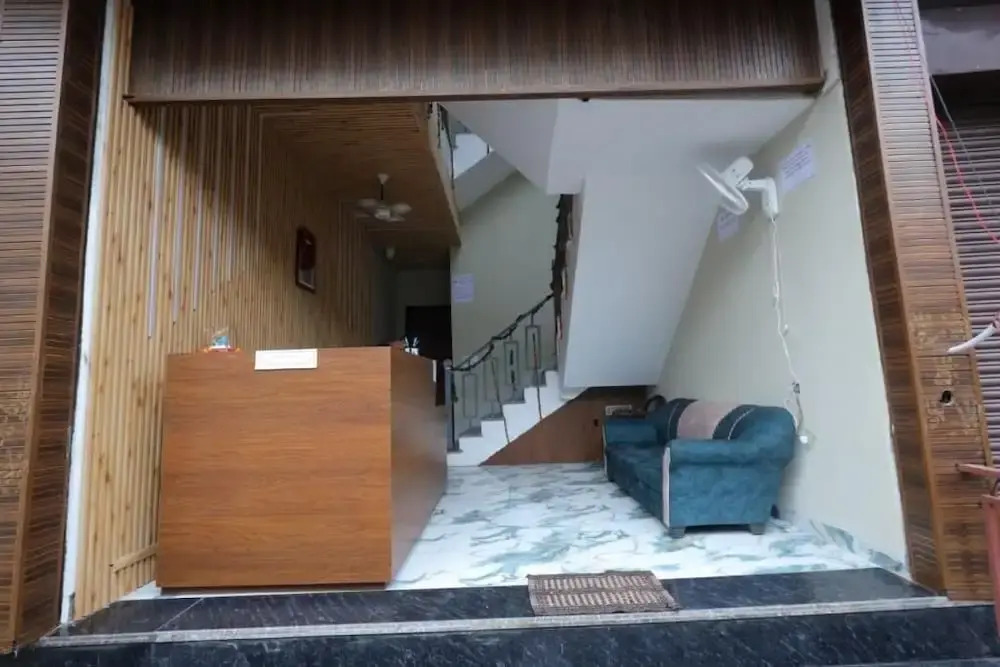 Hotel Shri Balaji Dham, Family Room Near Mathura Railway Station