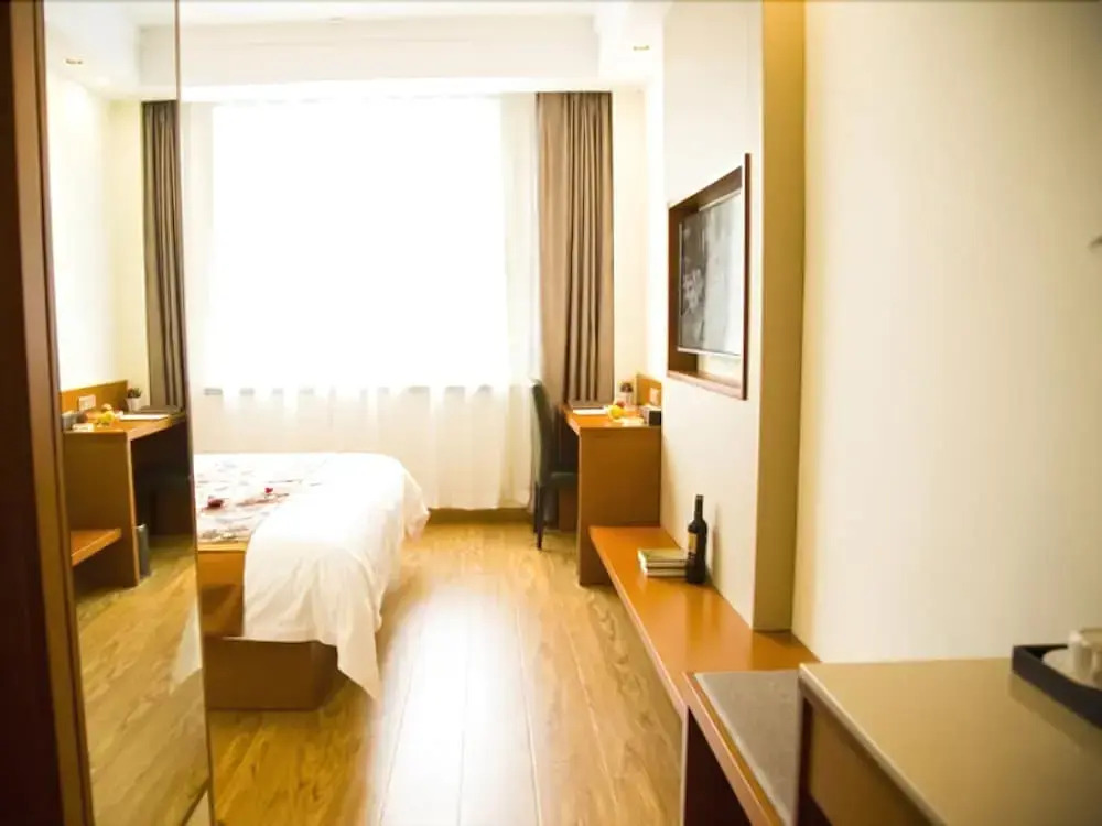 GreenTree Eastern Changchun FAW West Station Hotel