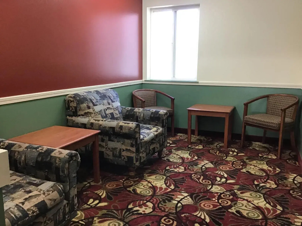 Super 8 by Wyndham Salmon