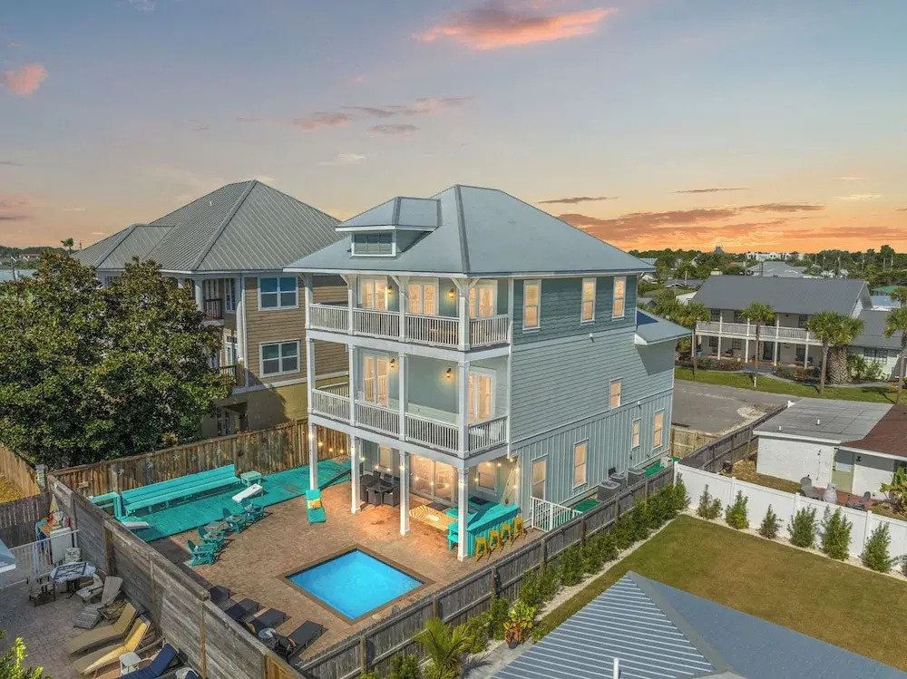 Three Master Bedrooms! Easy Beach Access! Gulf Views