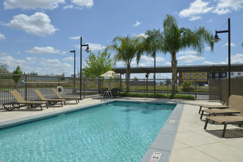 Hampton Inn and Suites Bakersfield North-Airport