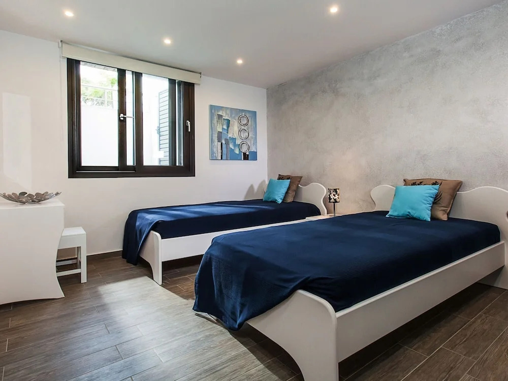 Great Villa, Enormous Pool, Nice Location near Village Sisi