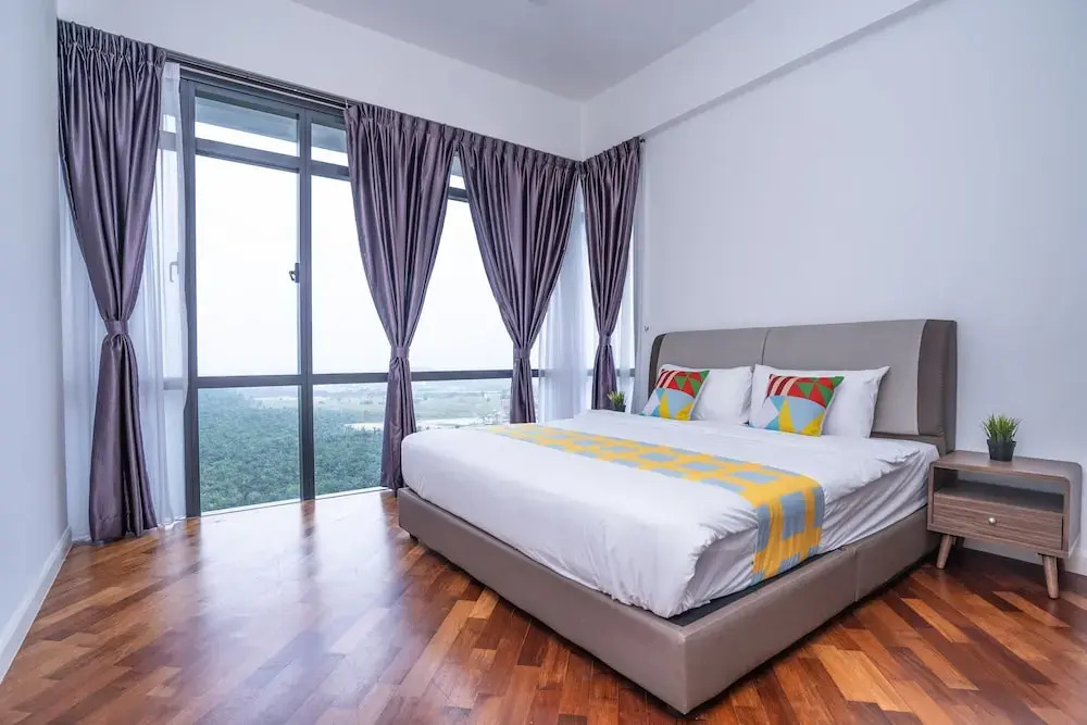 OYO Home 89725 Beautiful 3br Grand Medini