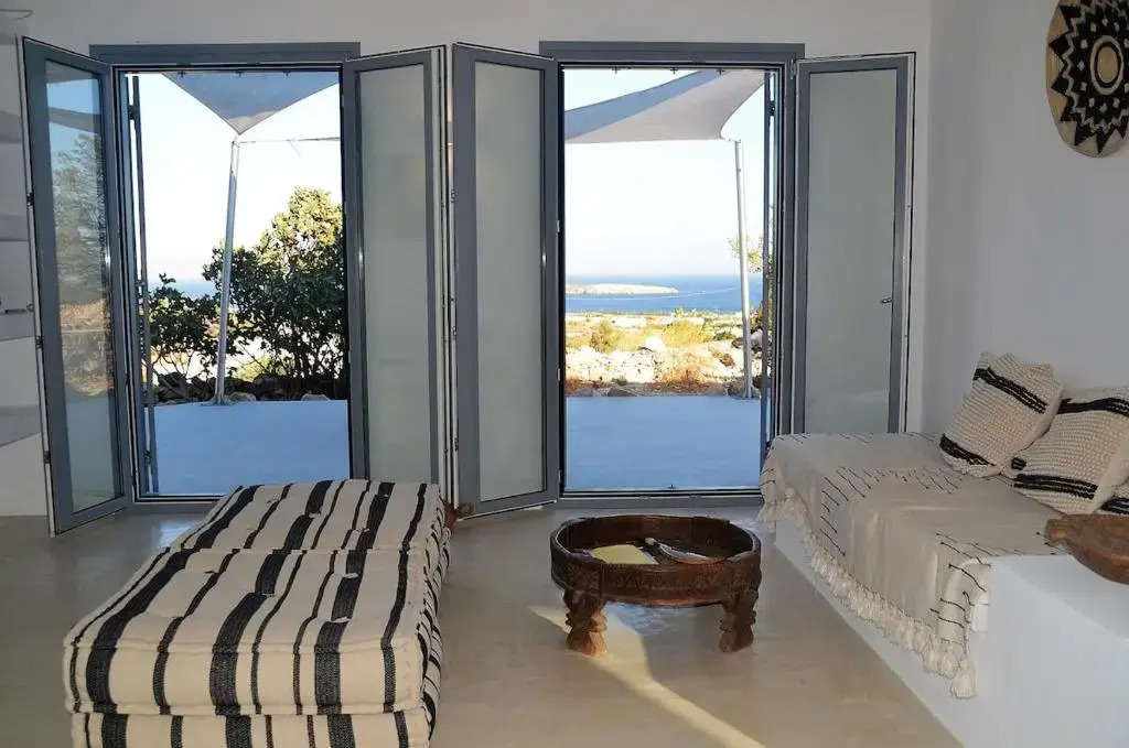The Hedonist Square cycladic house with sea view