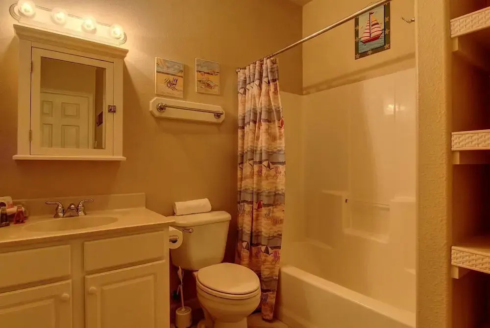 Lazy Pelican - Two Bedroom Townhome