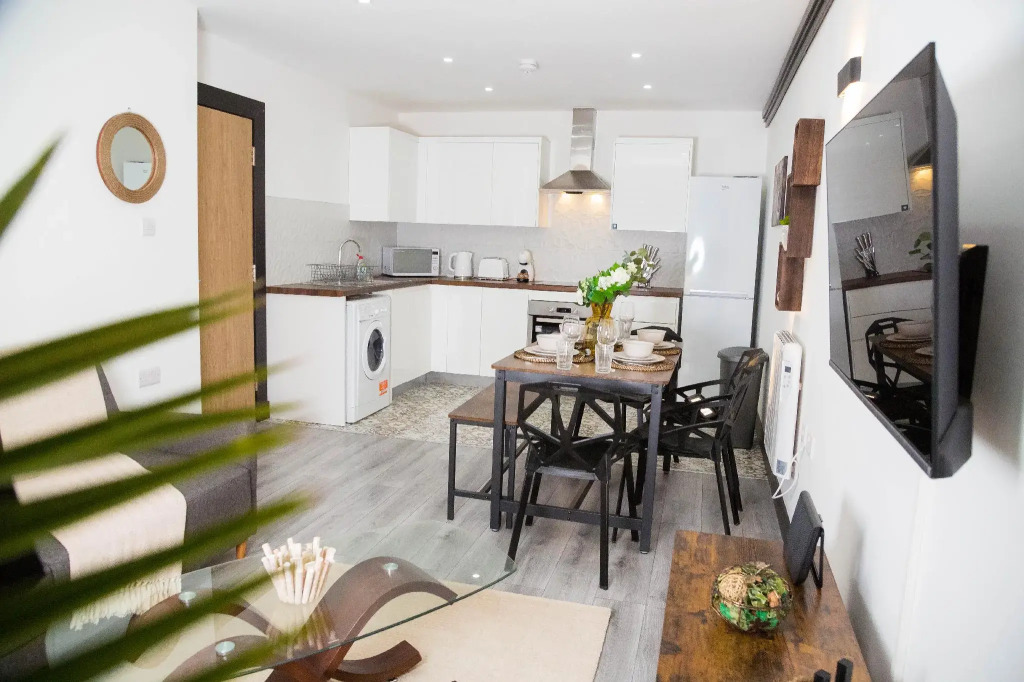 The Cozy Chapter - Spacious Apartments Near Manchester City Centre & Old Trafford