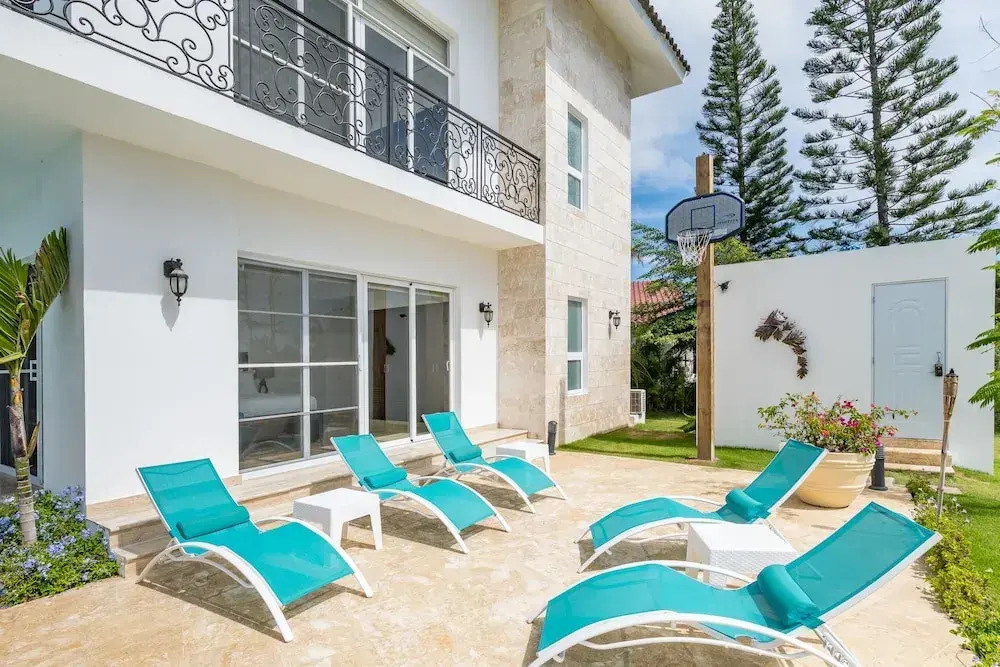 Amazing Private Villa with Chef & Maids