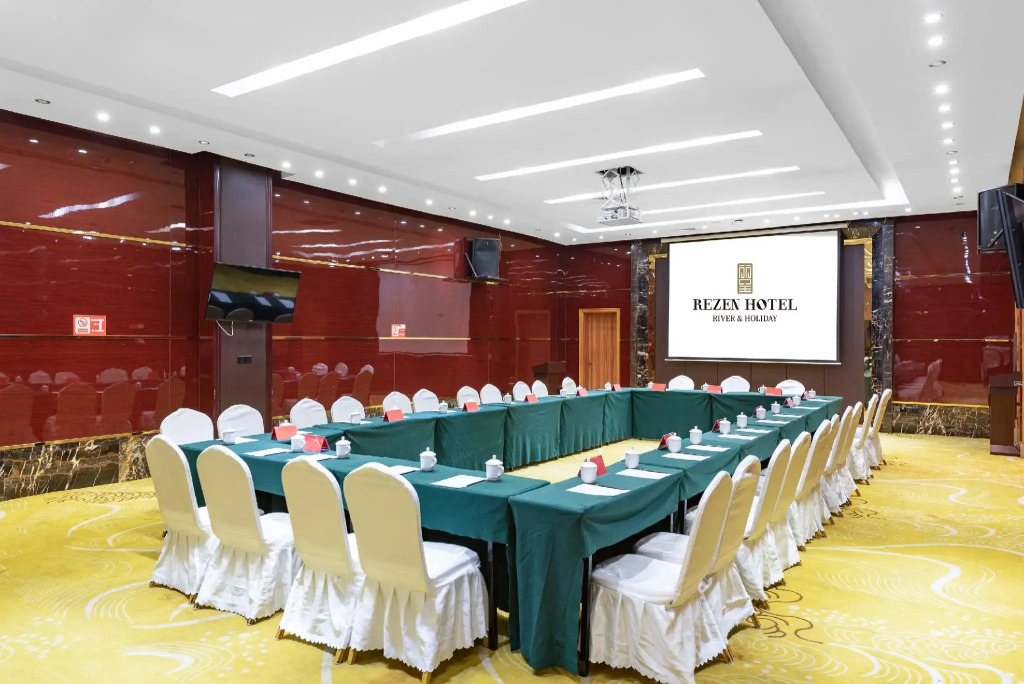 River & Holiday Rezen Hotel Pengshui