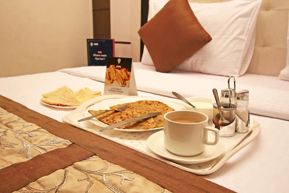 OYO 8490 Hotel Grandeur