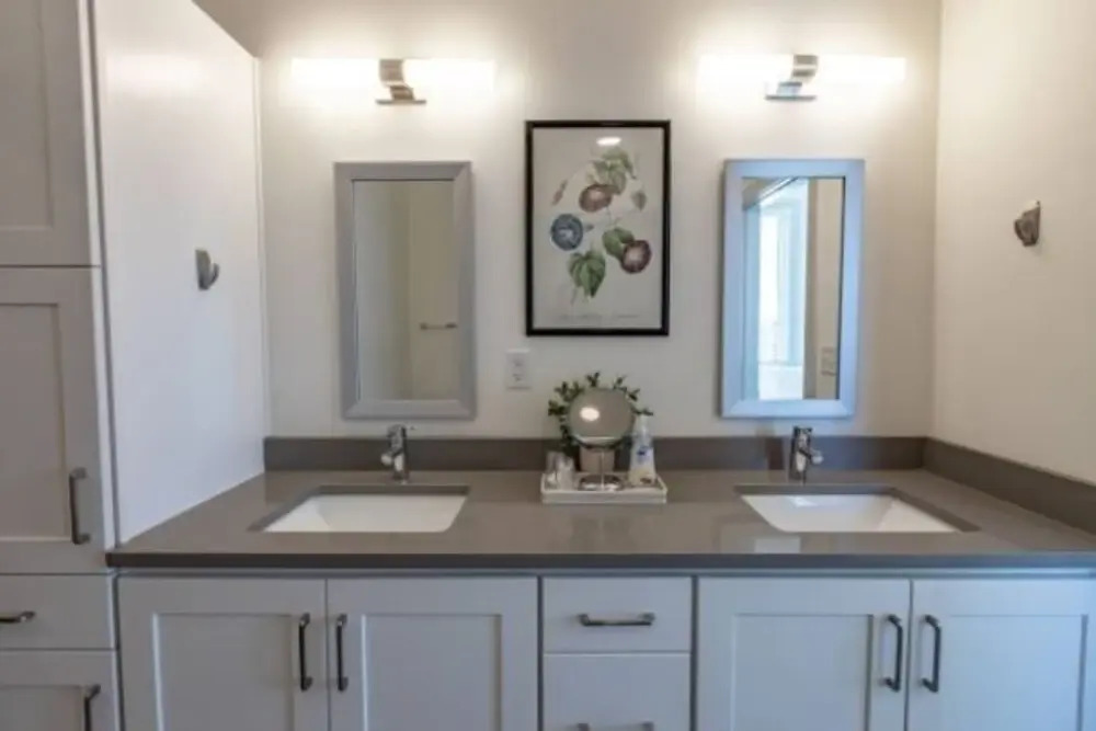 Bright Modern Mins From Downtown Nashville! 2 Bedroom Condo