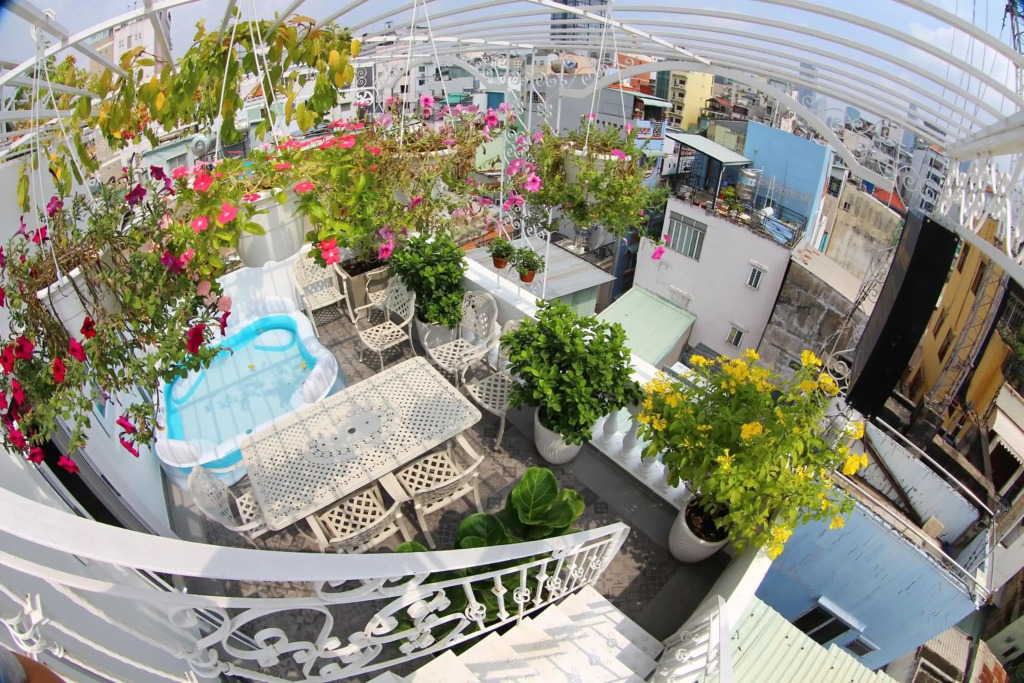 Full House Hostel