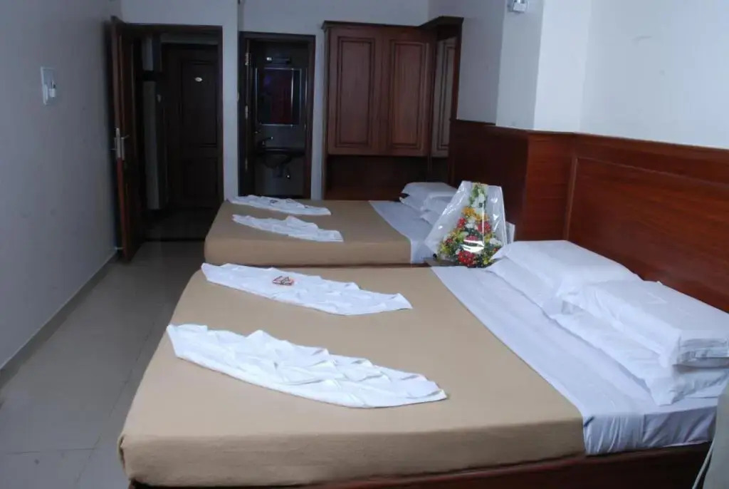 Snt Comforts Lodge by OYO Rooms