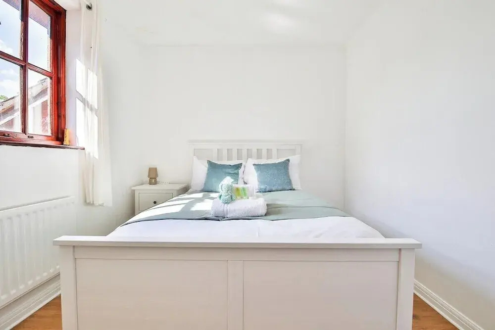 Homely 5 Bed House - 15 Mins to Cardiff City