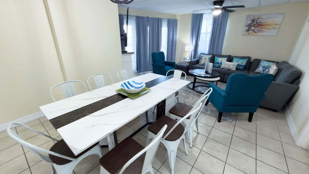 Direct Bayfront Sunsets - Boat Docks - Pool - Fish 2 Bedroom Apts