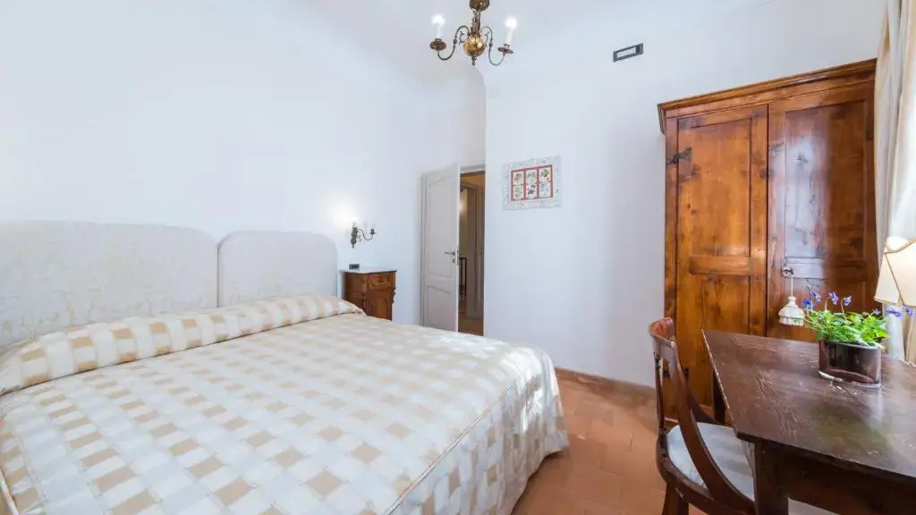 BORGO COLLE RIDENTE 13, Emma Villas