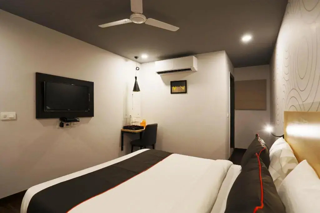 Slf Mall by OYO Rooms
