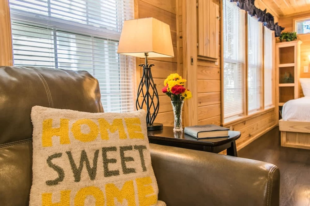 Lakeview 2BR Tiny Home Near Trails Pool Bocce