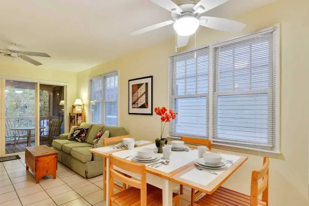 Gated Golf Community w/ Pool, Prime Location Mins to Old Town Long-term Stays