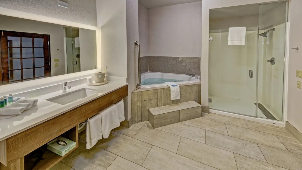 Holiday Inn Express Hotel and Suites Corsicana I-45 by IHG