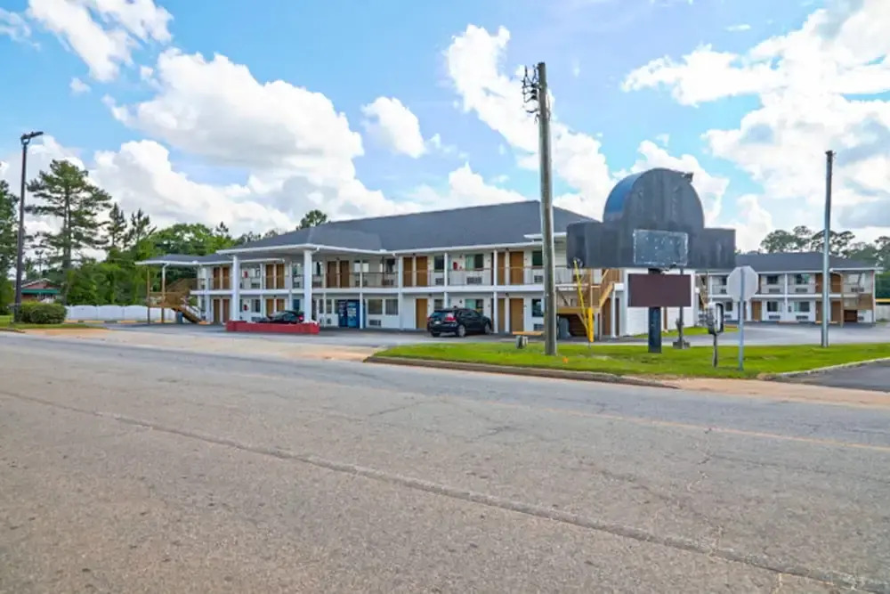 Economy Inn Ashburn GA I-75