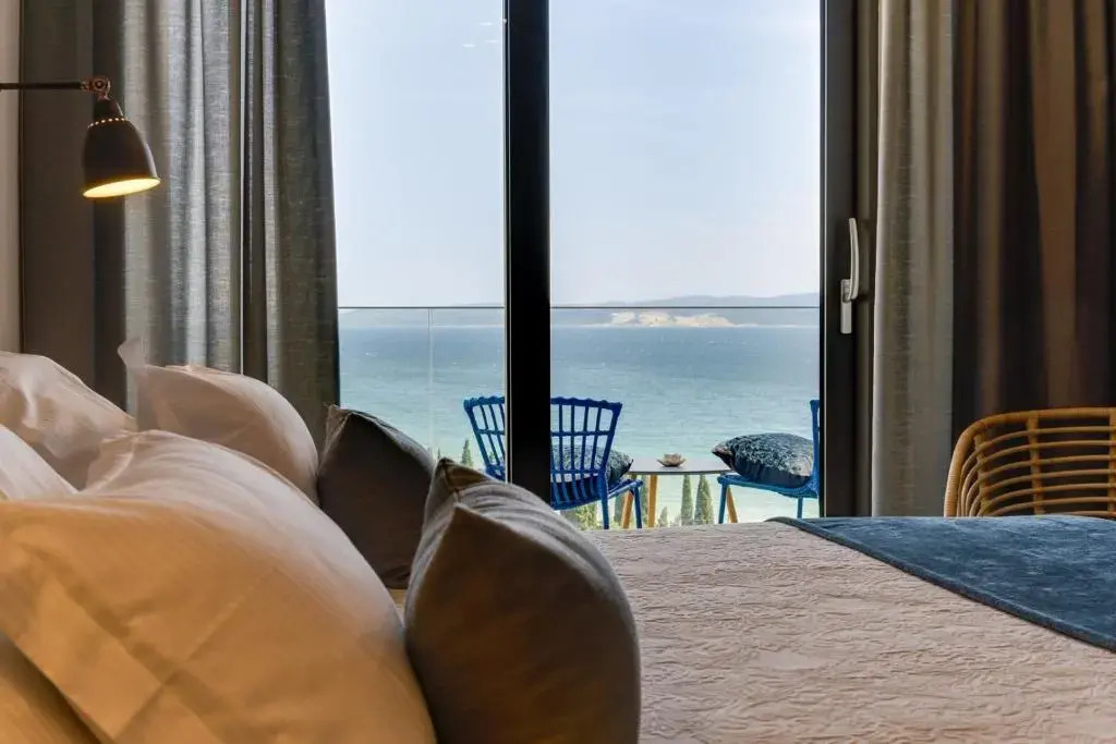 Seaview villa Mila with 4 en-suite bedrooms, private pool, Finnish sauna, Treadmill, sandy beach 250m