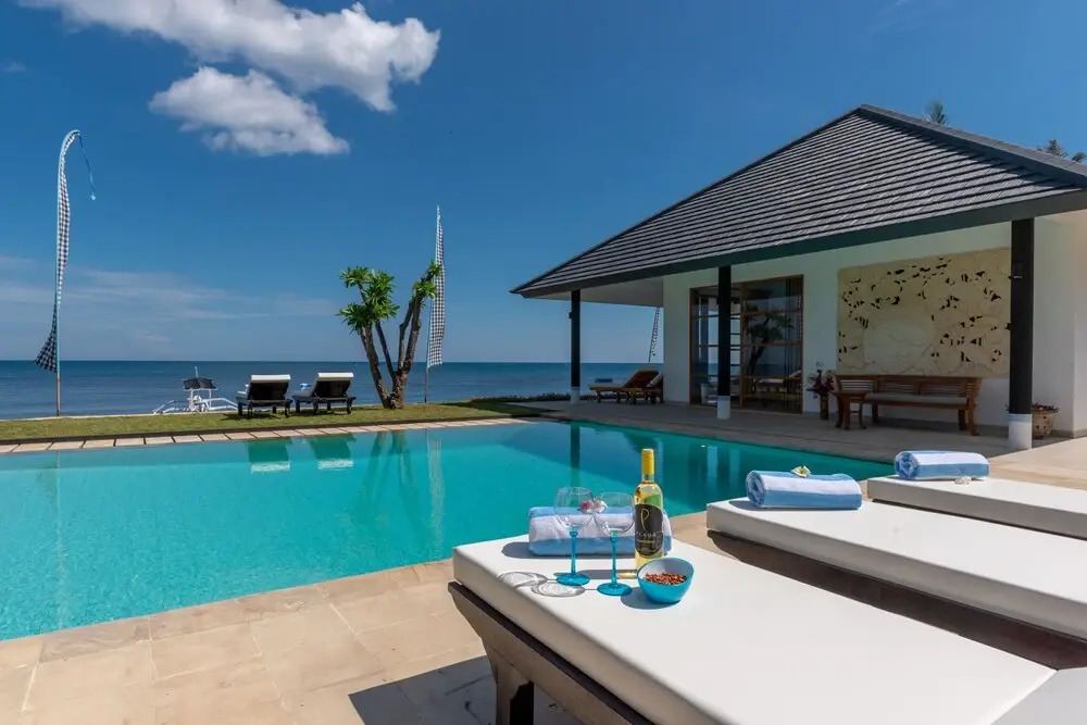 Villa Lovina Beach