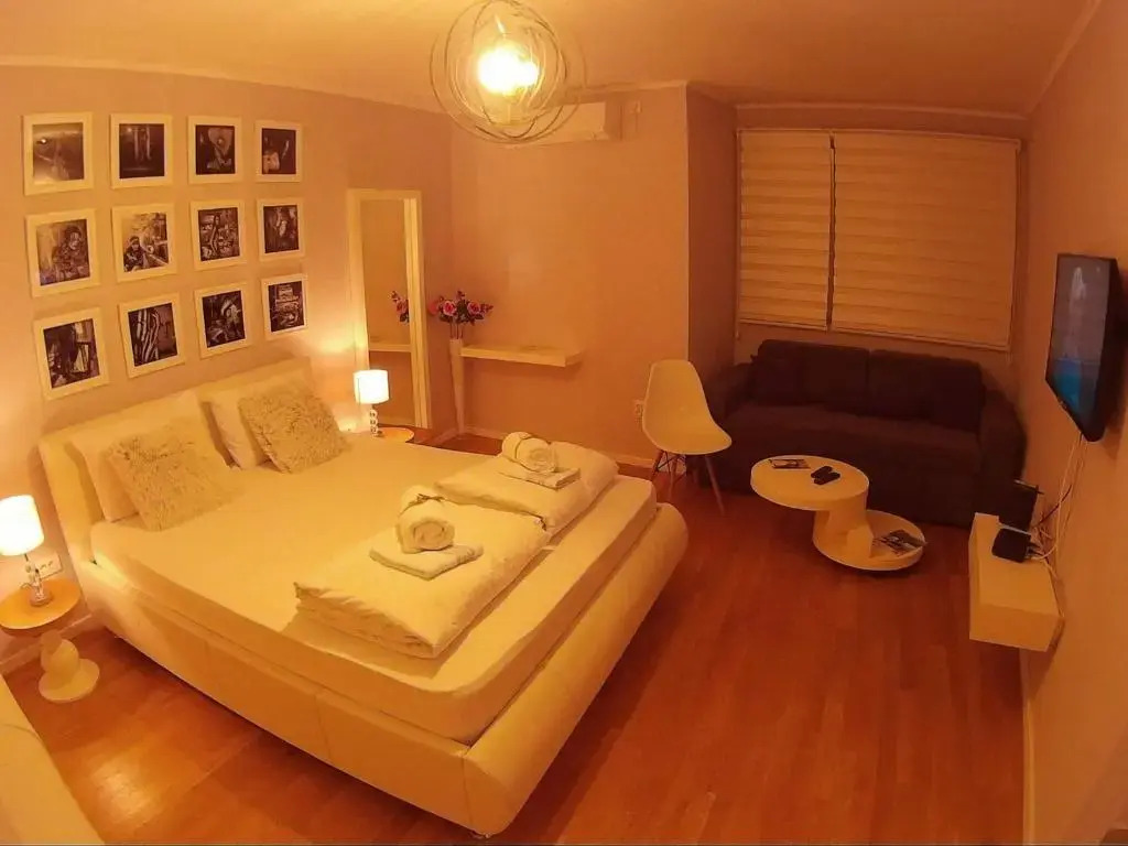 Balkan-inn Parlament Lux apartment
