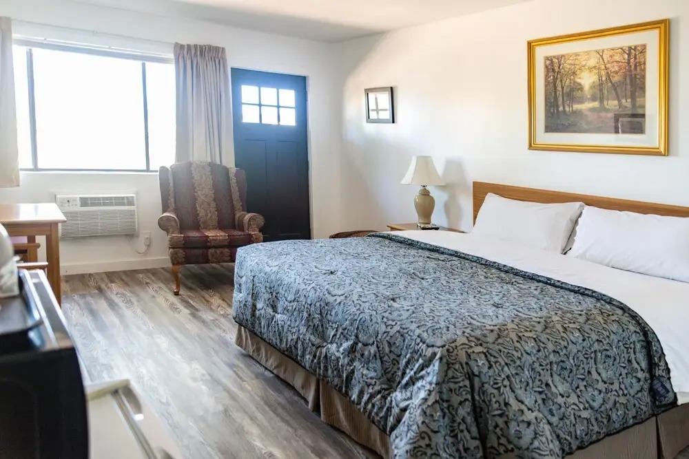 Riverwood Inn Hotel Deluxe King Suite