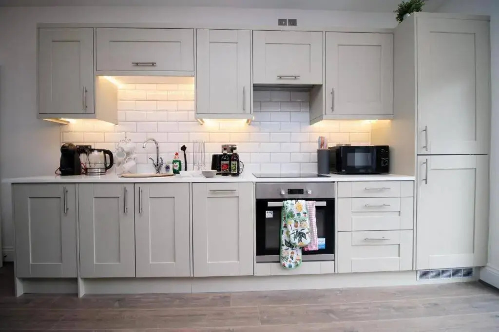 16 North Road Flat 3 by Mia Living Free Parking On Site