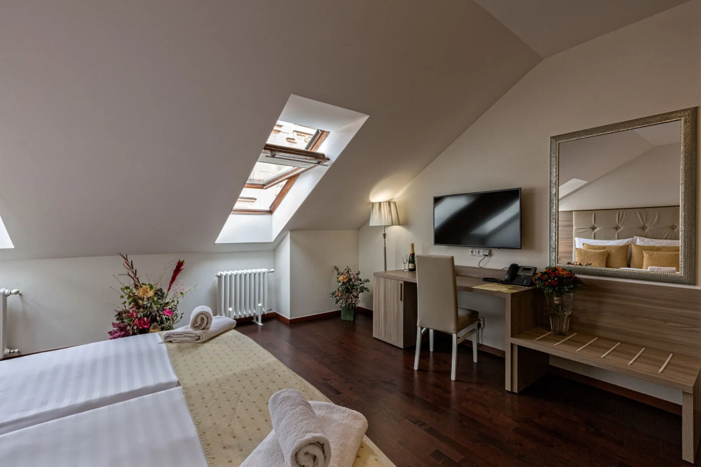 Triplex Kings Apartment in Old Town